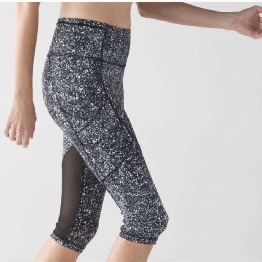 Lululemon Outrun 17" Crop Splatter White Black / Black